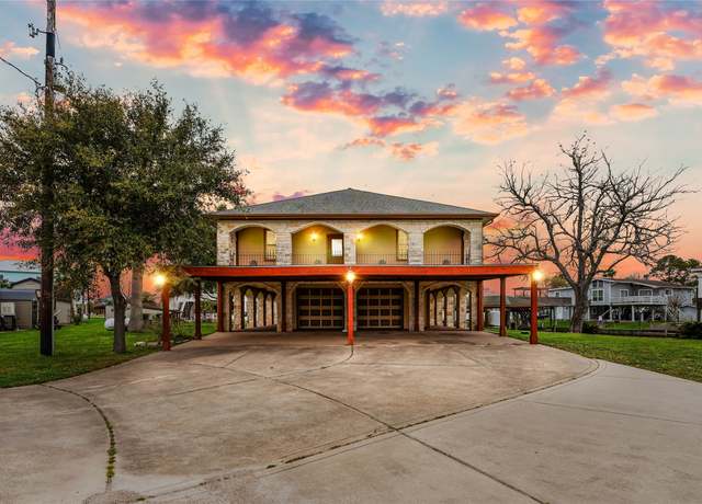 Property at 710 County Road 776 Palm, Liverpool, TX 77577, 3 beds, 3.5 baths