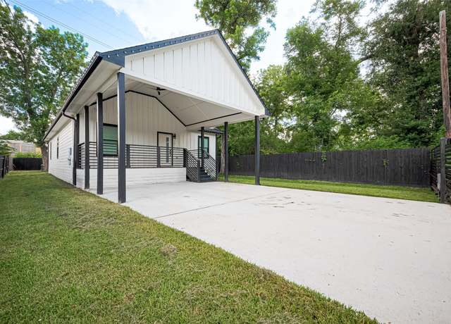 Property at 2015 Creston Dr, Houston, TX 77026, 3 beds, 2 baths