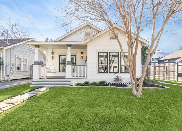 Property at 2229 Singleton St, Houston, TX 77008, 2 beds, 2 baths