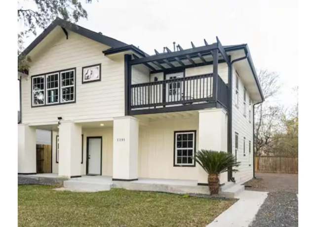Property at 2205 Rosewood St, Houston, TX 77004, 9 beds, 2 baths