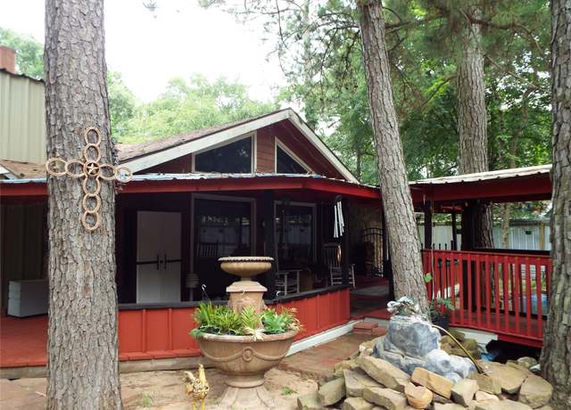 Property at 11941 W Hollyhill Dr, Plantersville, TX 77363, 3 beds, 2 baths