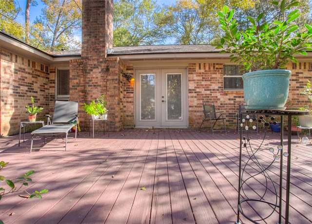 Property at 199 Broadmoor Dr, Huntsville, TX 77340, 3 beds, 2 baths