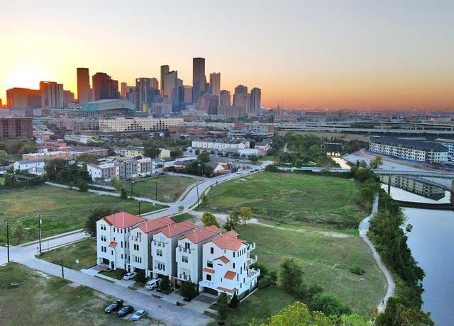 Property at 631 N Live Oak St, Houston, TX 77003, 4 beds, 4.5 baths