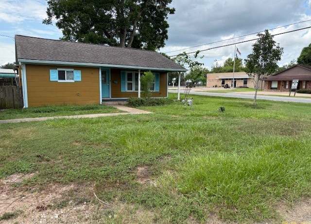 Property at 111 N Holly St, Sweeny, TX 77480, 4 beds, 2 baths