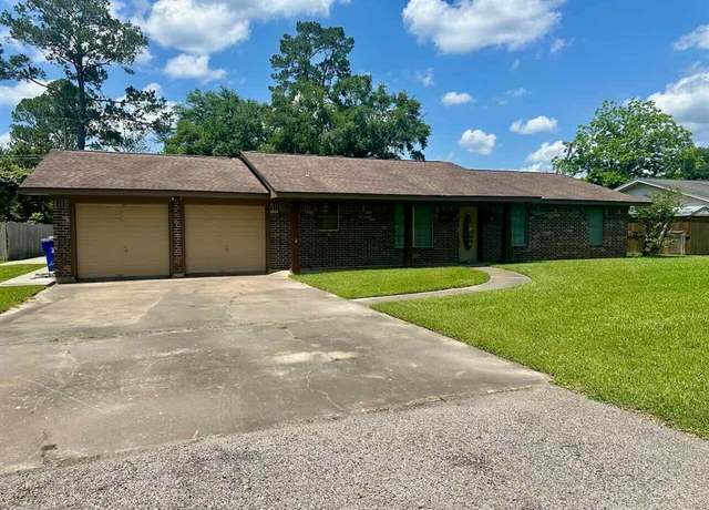 Property at 207 Lucky Dr, Silsbee, TX 77656, 4 beds, 3 baths