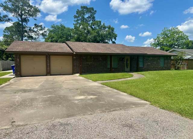 Property at 207 Lucky Dr, Silsbee, TX 77656, 4 beds, 3 baths