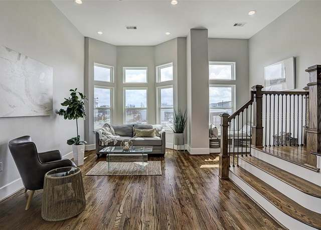 Property at 2020 Mcgowen St Unit T, Houston, TX 77004, 3 beds, 3.5 baths