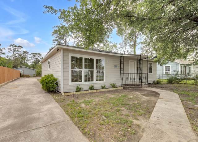 Property at 7218 W Knoll St, Houston, TX 77028, 4 beds, 2.5 baths