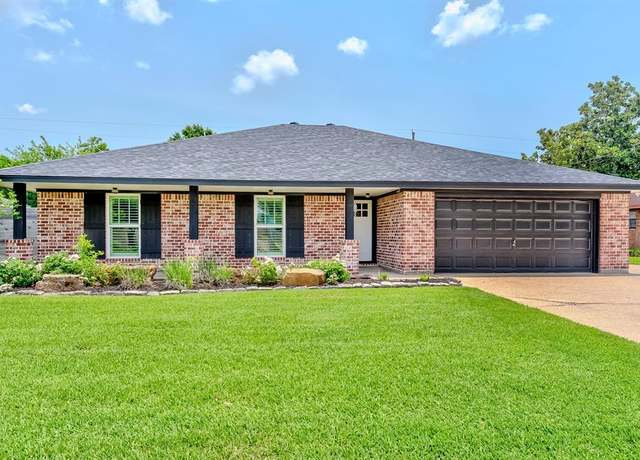 Property at 2325 Patricia Ln, Port Neches, TX 77651, 3 beds, 2 baths
