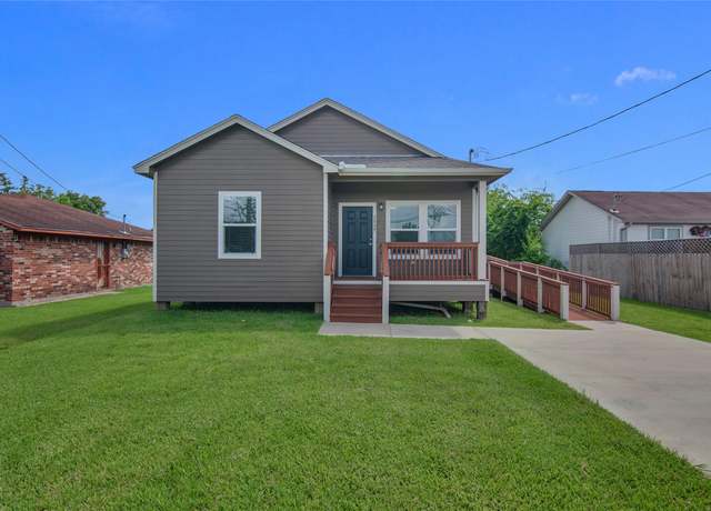 Property at 2809 Avenue C, Dickinson, TX 77539, 2 beds, 2 baths