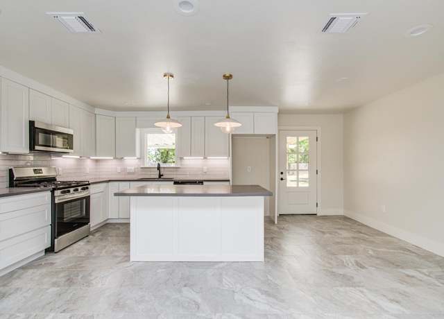 Property at 624 Willow Ln, Eagle Lake, TX 77434, 3 beds, 2 baths