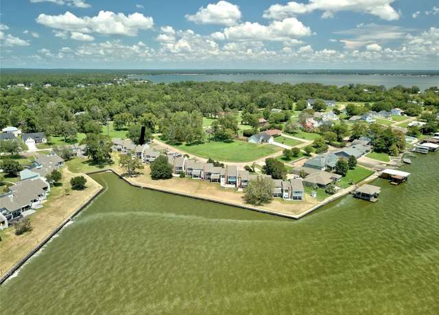 Property at 100 Edgewater Dr #32, Livingston, TX 77351, 3 beds, 2 baths