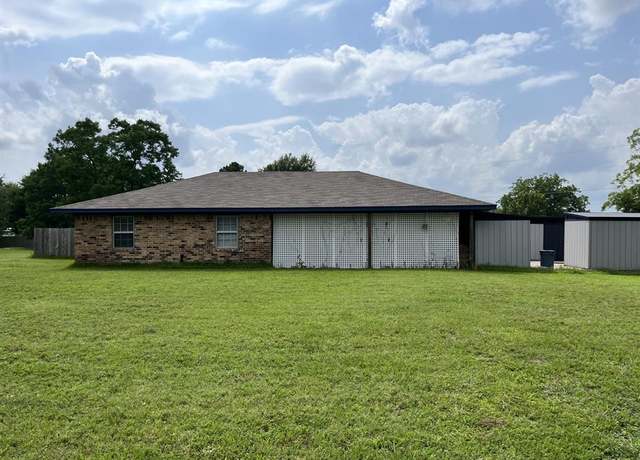Property at 3 Edgewood Dr, Huntsville, TX 77320, 3 beds, 1 bath
