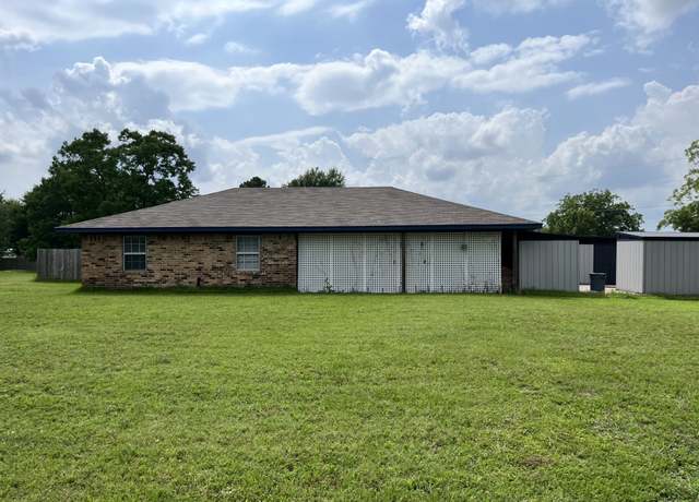 Property at 3 Edgewood Dr, Huntsville, TX 77320, 3 beds, 1 bath