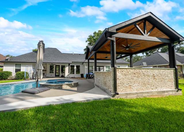Property at 271 S Amherst Dr, West Columbia, TX 77486, 3 beds, 2 baths