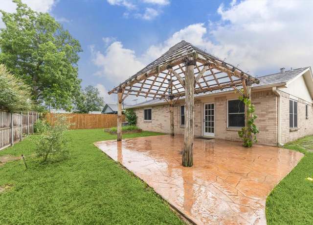 Property at 4010 Bluebonnet Trl, Deer Park, TX 77536, 3 beds, 2 baths