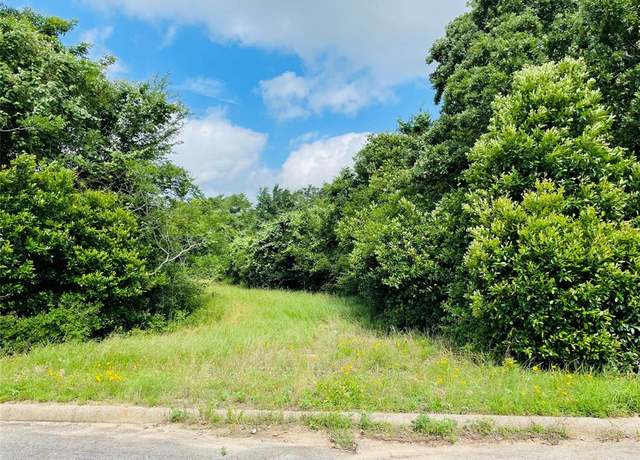 Property at 18 Holly Ct, Buffalo, TX 75831