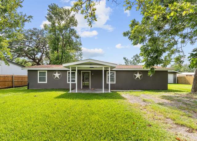 Property at 109 Cedar St, Highlands, TX 77562, 4 beds, 2 baths