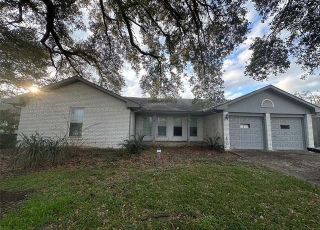 Property at 10406 Willowisp Dr, Houston, TX 77035, 3 beds, 2 baths
