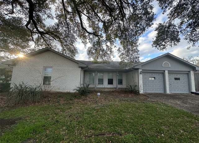 Property at 10406 Willowisp Dr, Houston, TX 77035, 3 beds, 2 baths