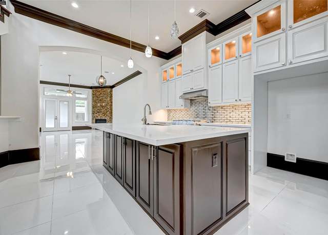 Property at 825 W 16th St Unit A, Houston, TX 77008, 4 beds, 4.5 baths