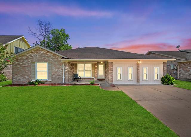 Property at 12211 Pine Knoll Dr, Houston, TX 77099, 3 beds, 2 baths