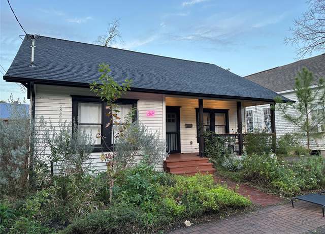 Property at 903 Taylor St, Houston, TX 77007, 3 beds, 2 baths