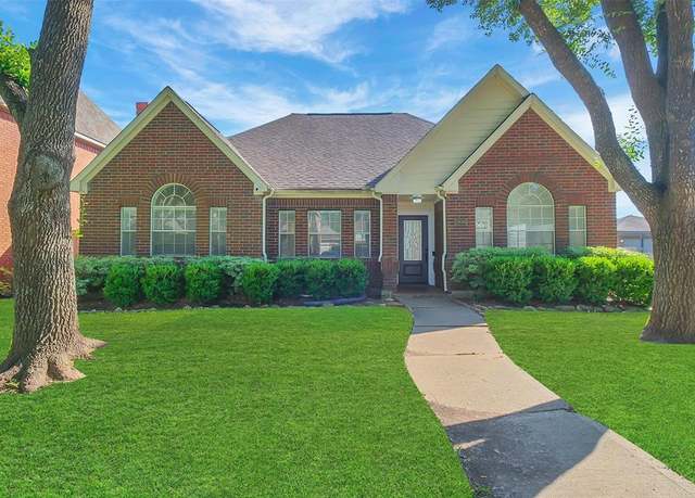 Property at 4806 Summer Lks, Missouri City, TX 77459, 4 beds, 2 baths