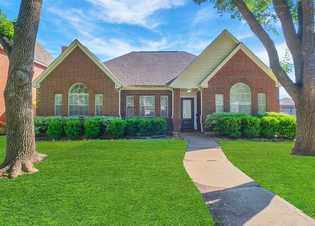 Property at 4806 Summer Lks, Missouri City, TX 77459, 4 beds, 2 baths