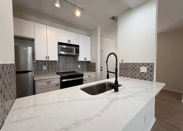 Property at 9850 Pagewood Ln #909, Houston, TX 77042, 2 beds, 2.5 baths