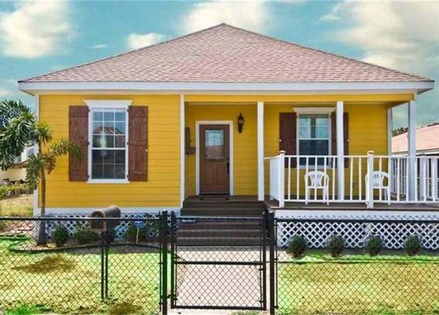 Property at 1115 Avenue M, Galveston, TX 77550, 3 beds, 2 baths
