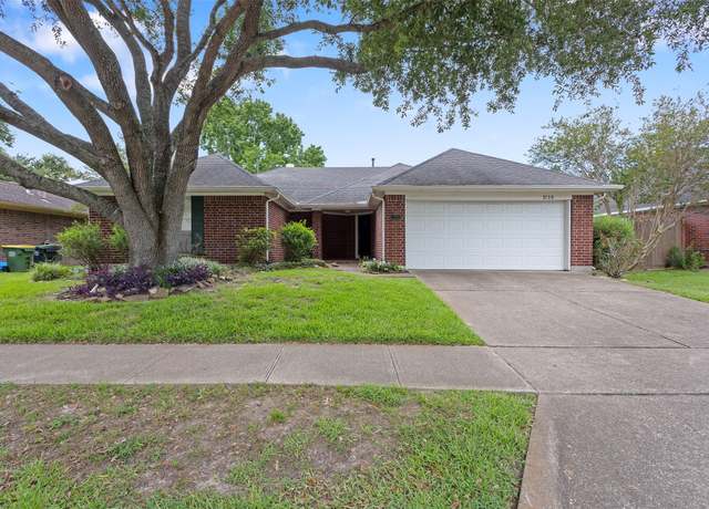 Property at 2120 Westminister St, Pearland, TX 77581, 3 beds, 2 baths