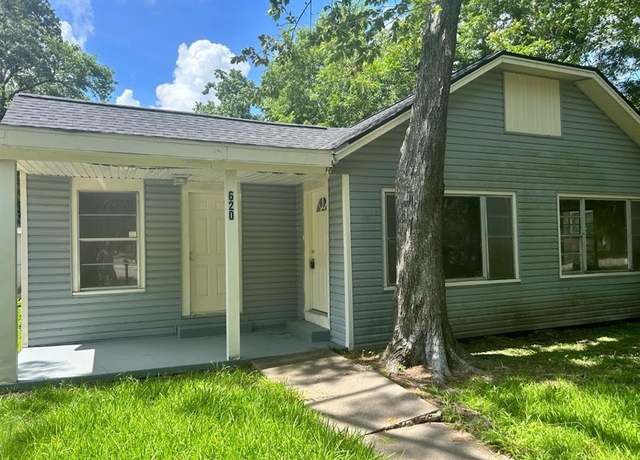 Property at 620 E Cedar St, Angleton, TX 77515, 3 beds, 1 bath