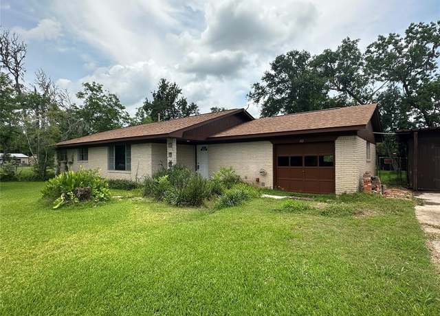 Property at 112 Raven St, Clute, TX 77531, 3 beds, 2 baths