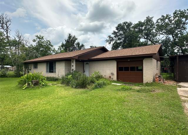 Property at 112 Raven St, Clute, TX 77531, 3 beds, 2 baths