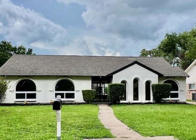 Property at 2823 Stetson Ln, Houston, TX 77043, 3 beds, 2 baths
