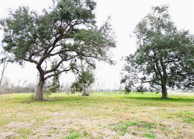 Property at 634 Redbird Ct, Angleton, TX 77515