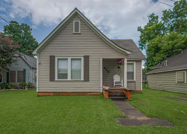 Property at 604 Abell St, Wharton, TX 77488, 2 beds, 1 bath