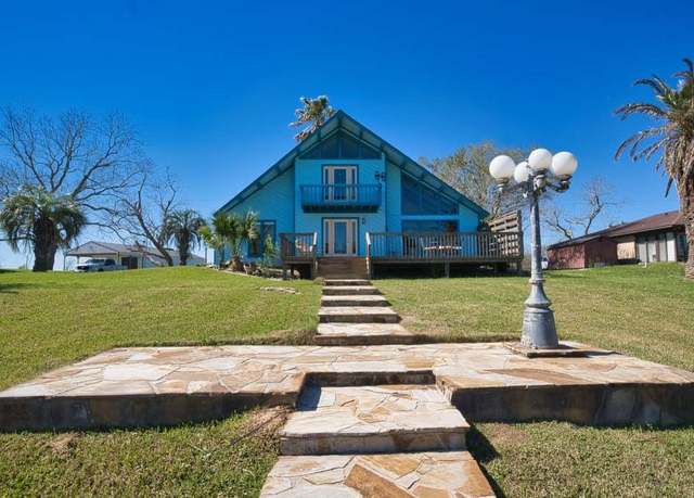 Property at 122 Vivian St, Brazoria, TX 77422, 3 beds, 3.5 baths