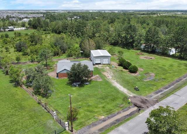 Property at 2325 County Road 758, Rosharon, TX 77583, 4 beds, 2 baths