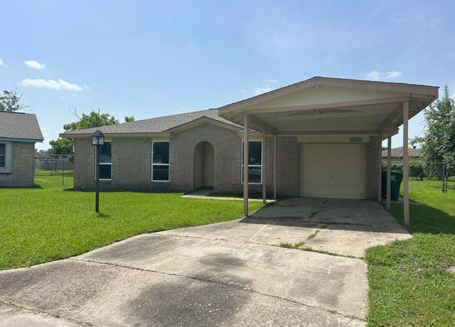 Property at 12211 Roandale Drive Dr, Houston, TX 77048, 3 beds, 2 baths