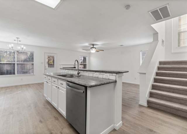 Property at 122 S Walden Elms Cir, The Woodlands, TX 77382, 3 beds, 2.5 baths