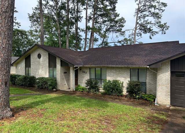 Property at 380 W Lake Dr, Livingston, TX 77351, 3 beds, 2 baths