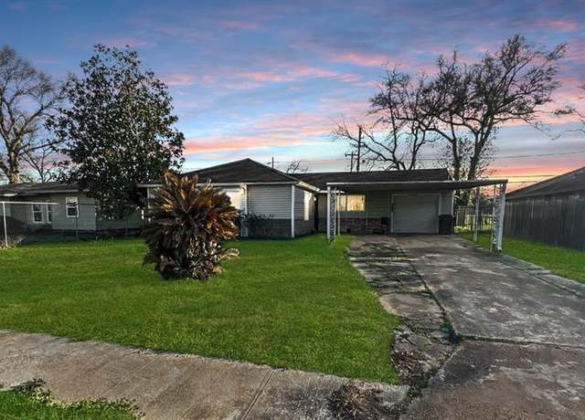 Property at 5942 Ridgeway Dr, Houston, TX 77033, 3 beds, 2 baths