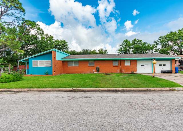 Property at 804 N Oak St, Texas City, TX 77591, 3 beds, 2 baths