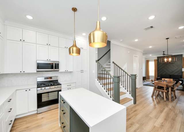 Property at 1512 E Hedrick St, Houston, TX 77011, 2 beds, 2.5 baths