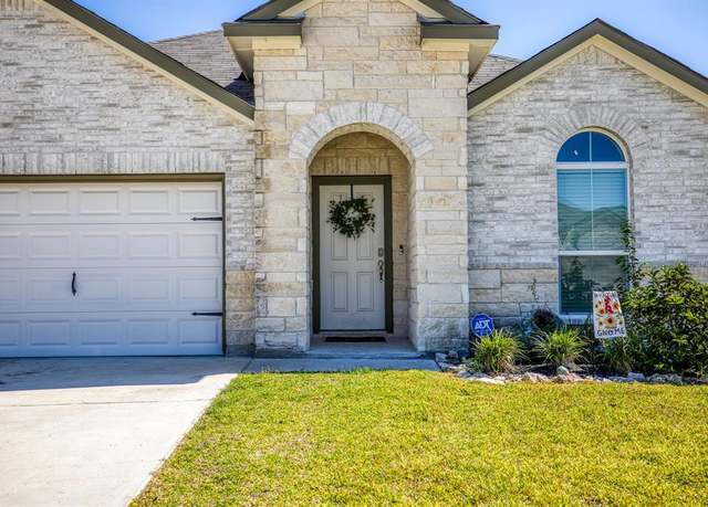 Property at 1019 Republic St, Brenham, TX 77833, 4 beds, 2 baths