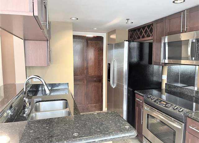 Property at 3525 Sage Rd #404, Houston, TX 77056, 2 beds, 2.5 baths