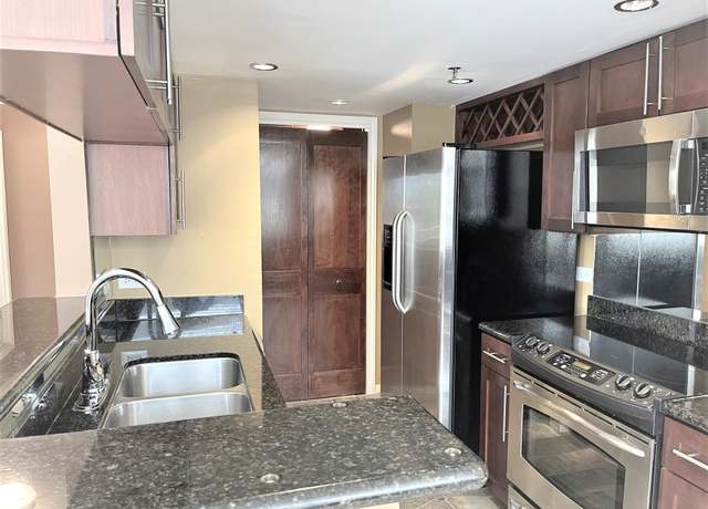 Property at 3525 Sage Rd #404, Houston, TX 77056, 2 beds, 2.5 baths