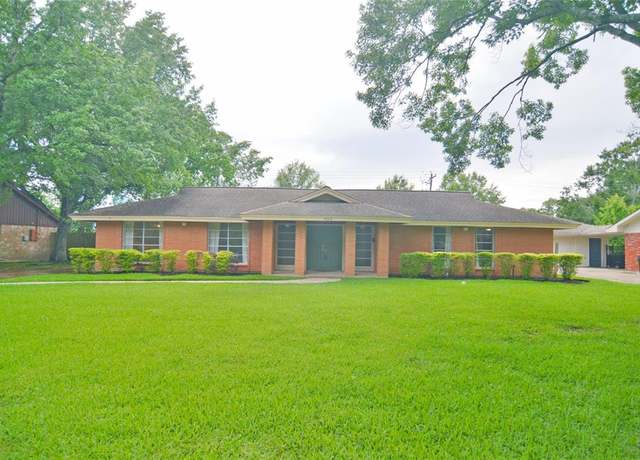 Property at 823 Timber Cove Dr, Seabrook, TX 77586, 3 beds, 2 baths